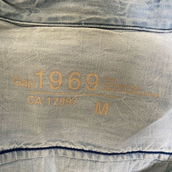 The GAP Boyfriend Shirt in Burn out Wash - Picture 3 of 7